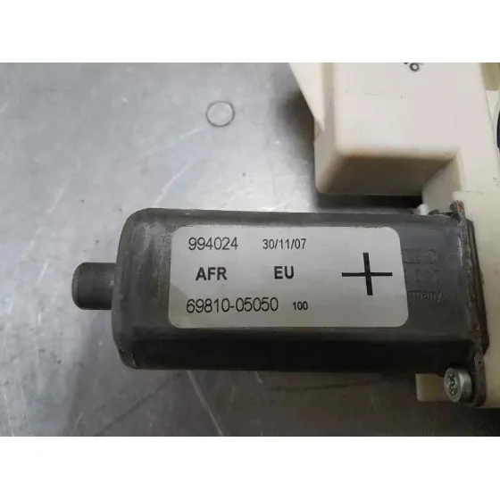 Elevalunas Delantero Derecho para Toyota Avensis Berlina (T25)