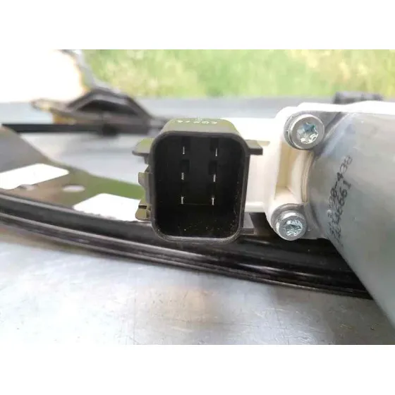 Elevalunas Delantero Izquierdo para Ford Focus Turn.