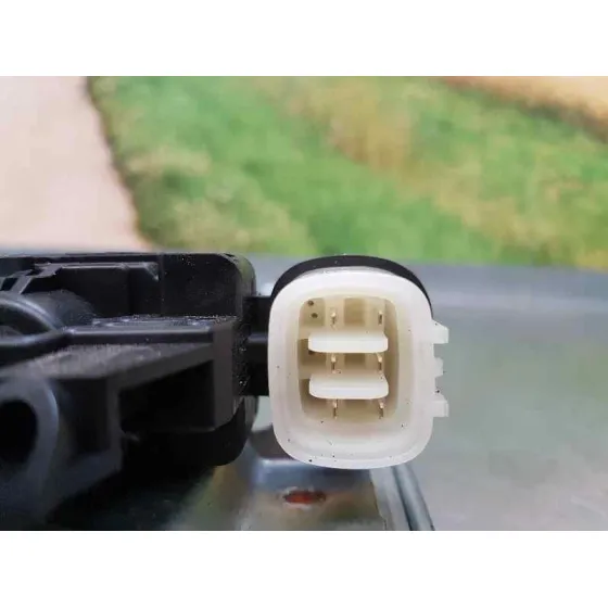 Elevalunas Delantero Derecho para Mitsubishi Montero (V80/V90)