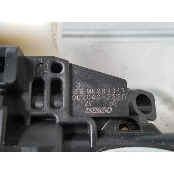 Elevalunas Delantero Derecho para Mitsubishi Montero (V80/V90)