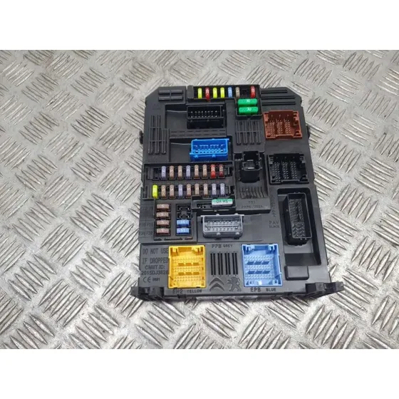 Caja Reles / Fusibles para Peugeot 2008 (P1)