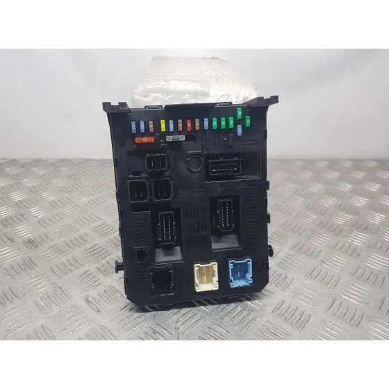 Caja Reles / Fusibles para Citroën C4 Berlina