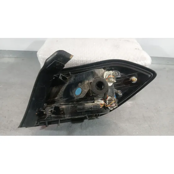 Piloto Trasero Izquierdo Exterior para Ford Fiesta Vii (Hj, Hf)