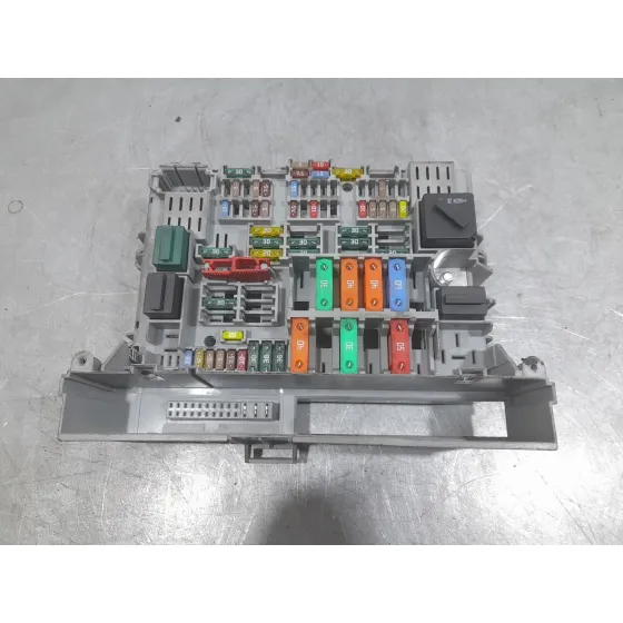 Caja Reles / Fusibles para Bmw 3 (E90)