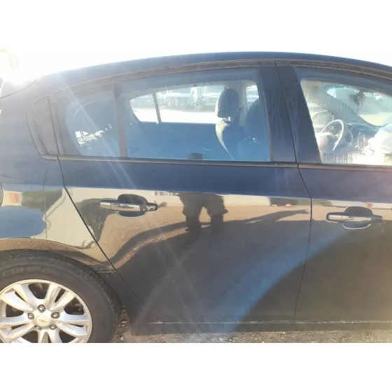 Puerta Trasera Derecha para Chevrolet Cruze Hatchback (J305)