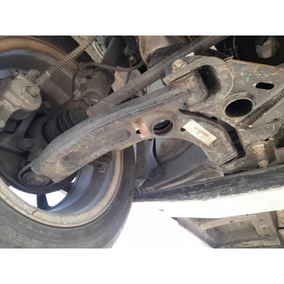 Brazo Suspension Inferior Delantero Derecho para Mahindra Kuv 100 Nxt