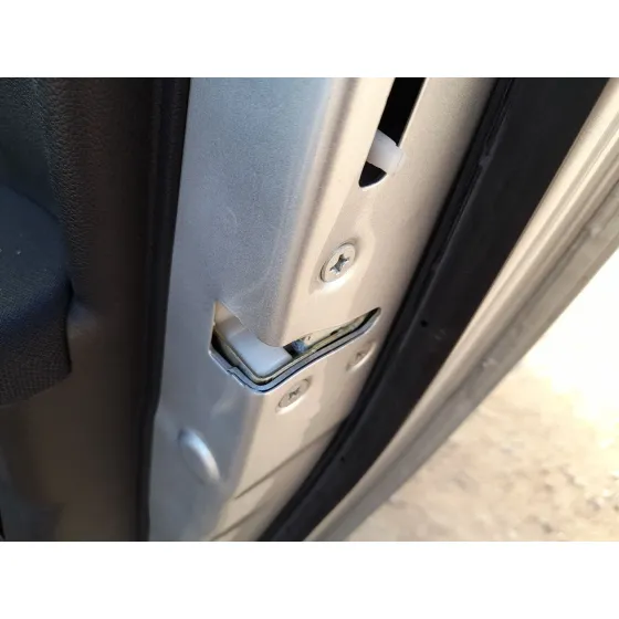Cerradura Puerta Trasera Derecha para Mahindra Kuv 100 Nxt