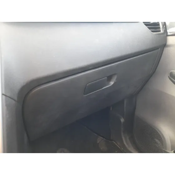 Guantera para Mahindra Kuv 100 Nxt