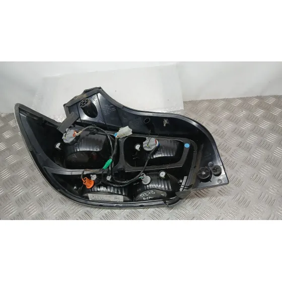 Piloto Trasero Derecho para Mahindra Kuv 100 Nxt