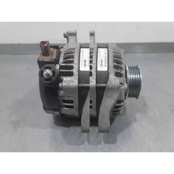 Alternador para Toyota Auris (_E18_)