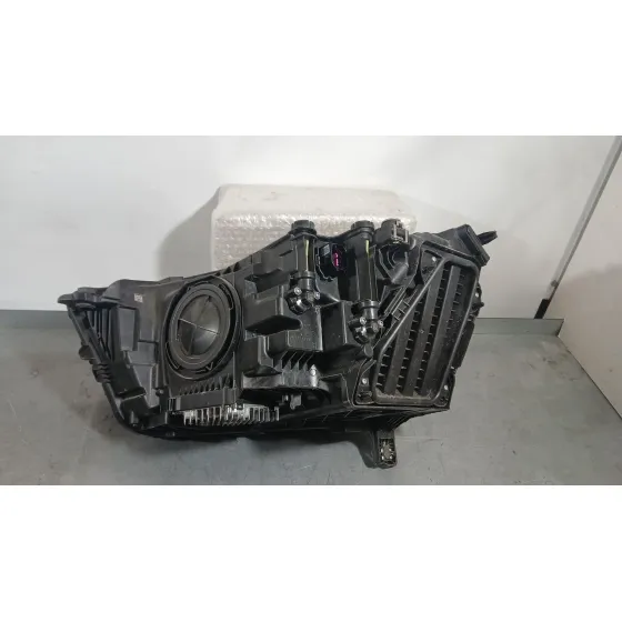 Faro Derecho para Audi Q3 Sportback (F3N)
