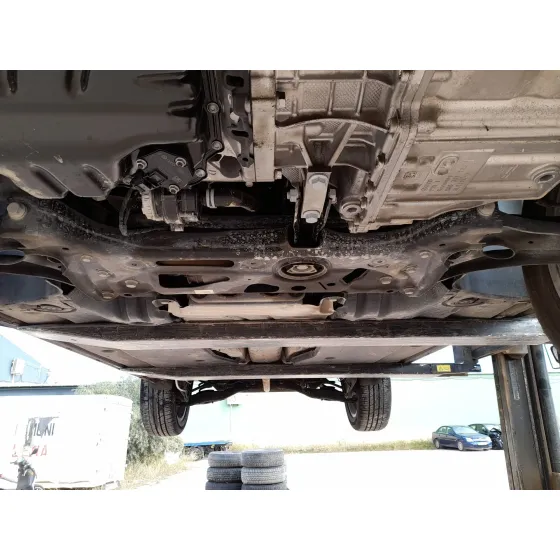 Puente Delantero para Audi Q3 Sportback (F3N)