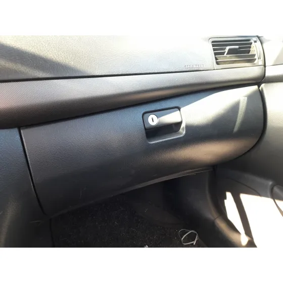 Guantera para Toyota Avensis (_T25_)