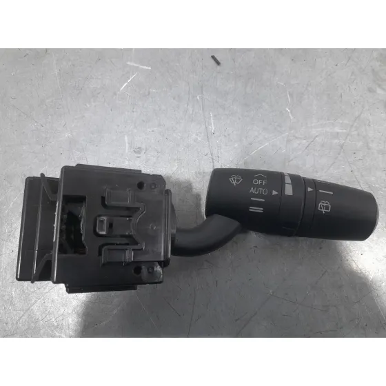 Mando Limpia para Mazda 2 Lim. ()