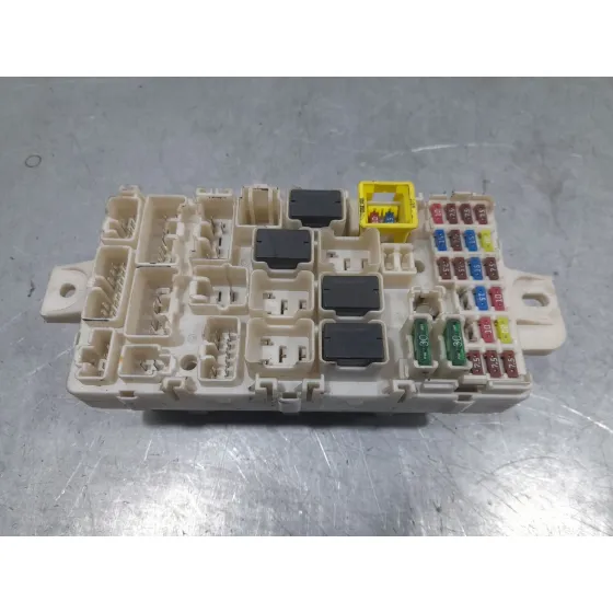 Caja Reles / Fusibles para Mitsubishi Space Star (A00)