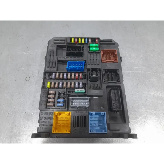 Caja Reles / Fusibles para Peugeot 2008 (P1)
