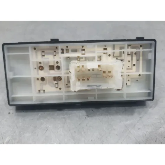 Mando Elevalunas Delantero Derecho para Nissan Micra V (K14)