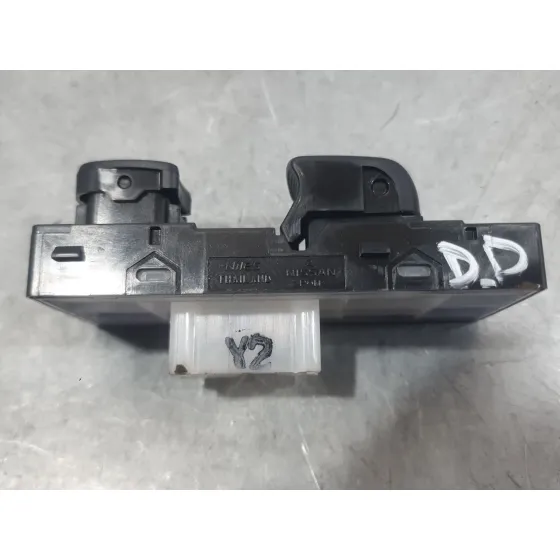 Mando Elevalunas Delantero Derecho para Nissan Micra V (K14)