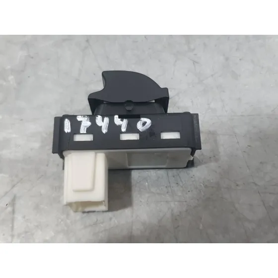 Mando Elevalunas Delantero Derecho para Opel Corsa F (P2Jo)