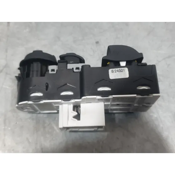Mando Elevalunas Delantero Izquierdo para Opel Corsa F (P2Jo)