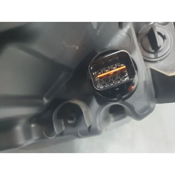 Faro Izquierdo para Kg Mobility Korando (C300)