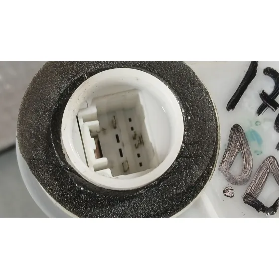 Cerradura Puerta Delantera Derecha para Toyota Corolla Ranchera Familiar (_E21_)