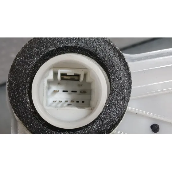 Cerradura Puerta Delantera Izquierda para Toyota Corolla Ranchera Familiar (_E21_)