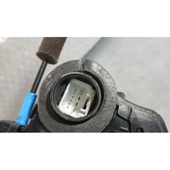 Cerradura Puerta Trasera Derecha para Toyota Corolla Ranchera Familiar (_E21_)