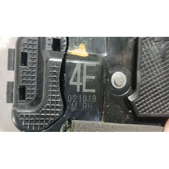 Cerradura Puerta Trasera Derecha para Toyota Corolla Ranchera Familiar (_E21_)