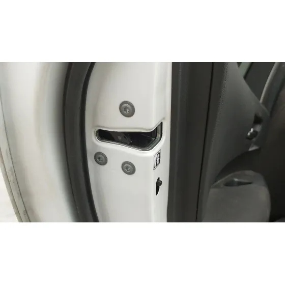 Cerradura Puerta Trasera Izquierda para Toyota Corolla Ranchera Familiar (_E21_)