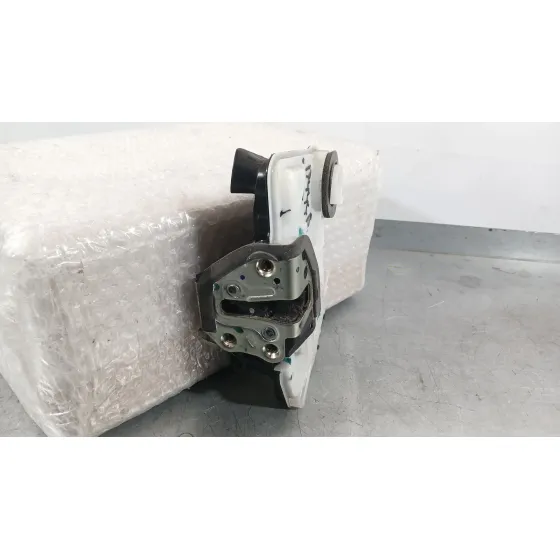 Cerradura Puerta Trasera Izquierda para Toyota Corolla Ranchera Familiar (_E21_)