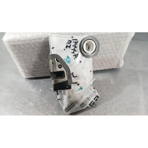 Cerradura Puerta Trasera Izquierda para Toyota Corolla Ranchera Familiar (_E21_)