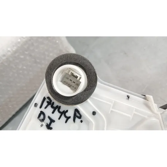 Cerradura Puerta Trasera Izquierda para Toyota Corolla Ranchera Familiar (_E21_)