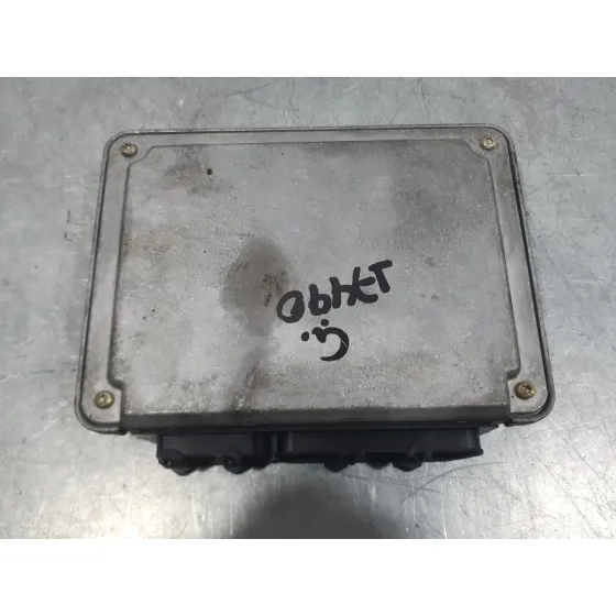 Centralita Motor Uce para Volkswagen Passat B5 (3B2)