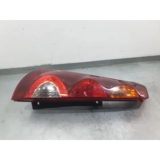 Piloto Trasero Izquierdo para Nissan Note (E12)