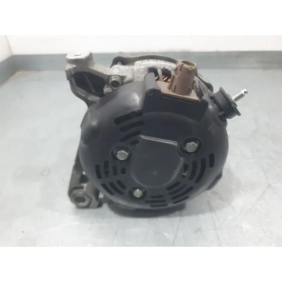 Alternador para Toyota Auris (_E18_)