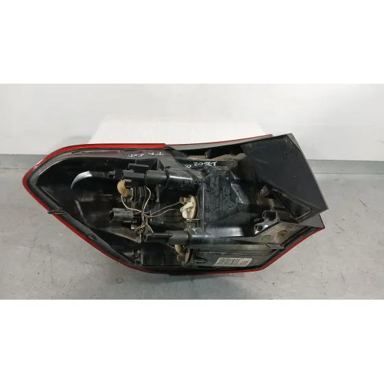 Piloto Trasero Derecho Exterior para Opel Astra J Sports Tourer (P10)