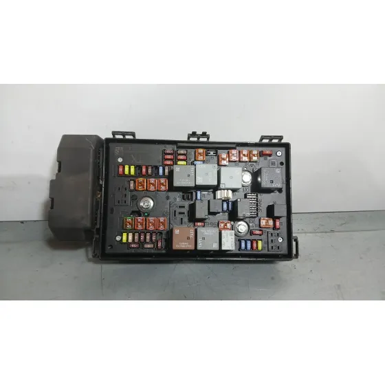 Caja Reles / Fusibles para Opel Astra J Sedan