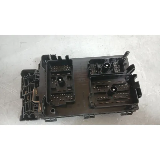 Caja Reles / Fusibles para Opel Astra J Sedan