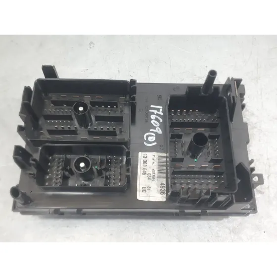 Caja Reles / Fusibles para Opel Astra J (P10)