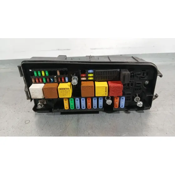 Caja Reles / Fusibles para Opel Vectra C Gts (Z02)