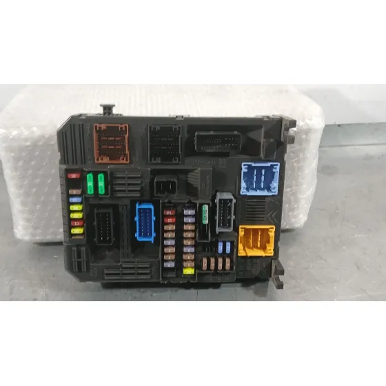 Caja Reles / Fusibles para Opel Corsa F (P2Jo)