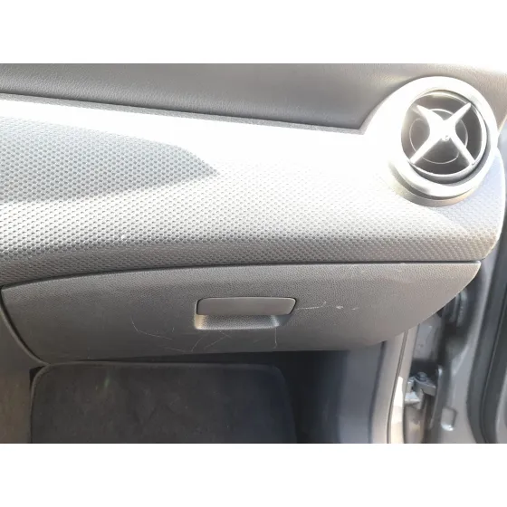 Guantera para Mercedes-Benz Clase A (W176)