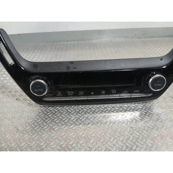 Mando Climatizador para Toyota Corolla Sedan (_E21_)