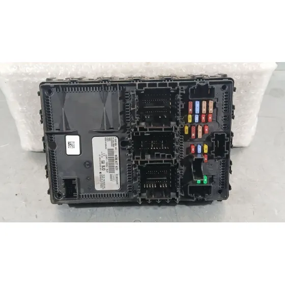Caja Reles / Fusibles para Ford Puma (J2K, Cf7)