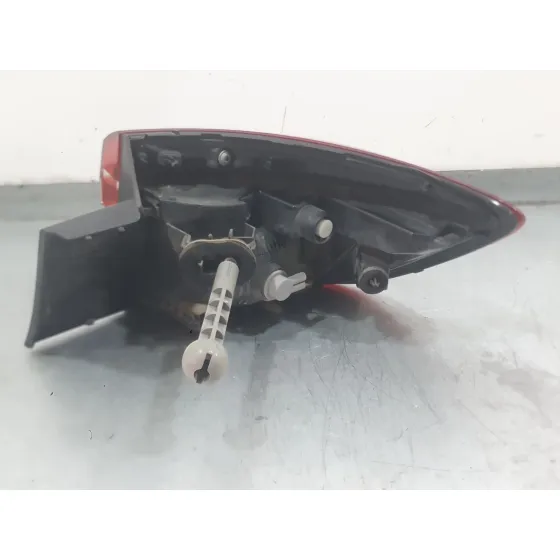 Piloto Trasero Izquierdo Exterior para Renault Clio V (B7_)