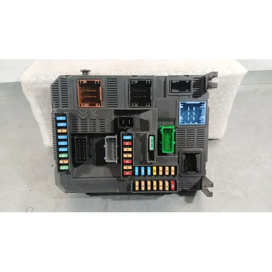 Caja Reles / Fusibles para Peugeot 2008 I (Cu_)