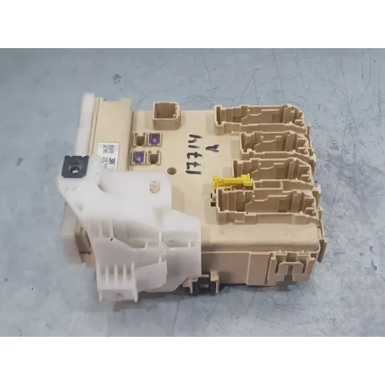 Caja Reles / Fusibles para Toyota Auris (_E18_)