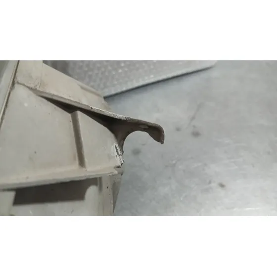 Faro Derecho para Hyundai H-1 / Starex Autobus (A1)
