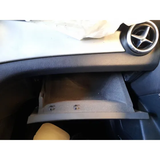 Guantera para Mercedes-Benz Cla Coupe (C117)